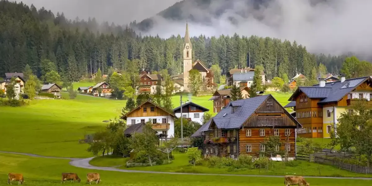 Bursa köyleri Cumalıkızık dar sokaklarında efsanevi atmosfer